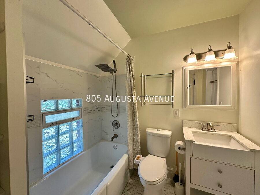 House for rent at 805 Augusta Ave, Elgin, IL 60120