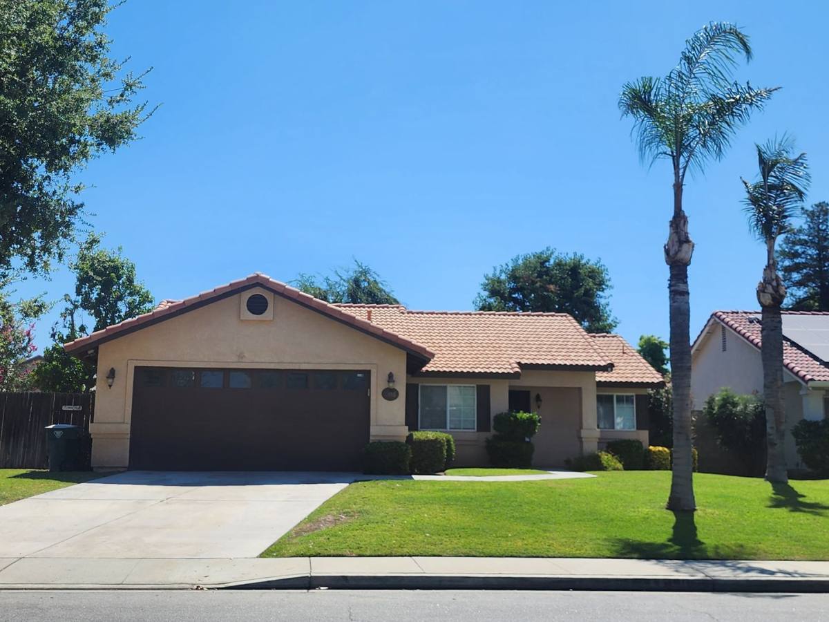 House for rent at 906 Mondavi Way, Bakersfield, CA 93312