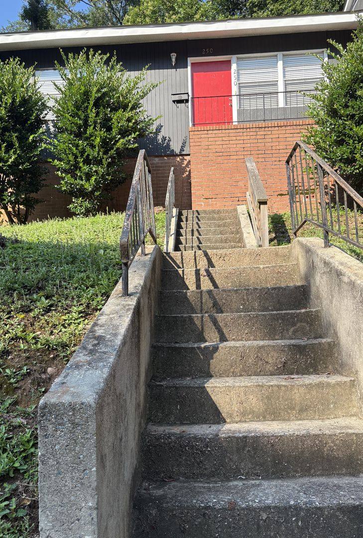 Apartment for rent at 250 Ridgewood Ave, Macon, GA 31204