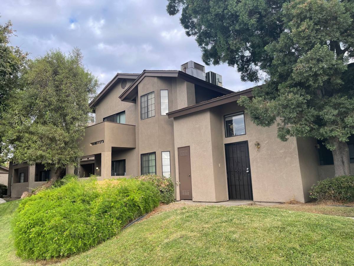 Apartment for rent at 6500 White Lane, Bakersfield, CA 93309