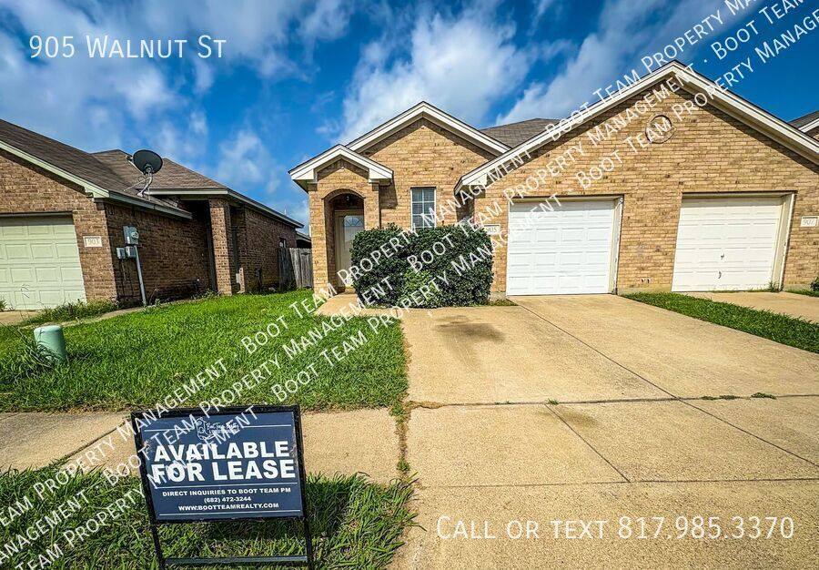 Apartment for rent at 905 Walnut St, Burleson, TX 76028