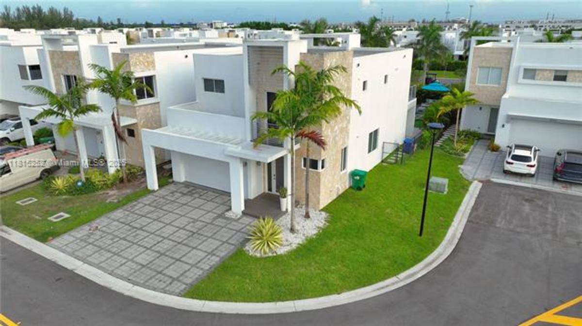 House for rent at 10360 NW 68th Terrace, Miami, FL 33178