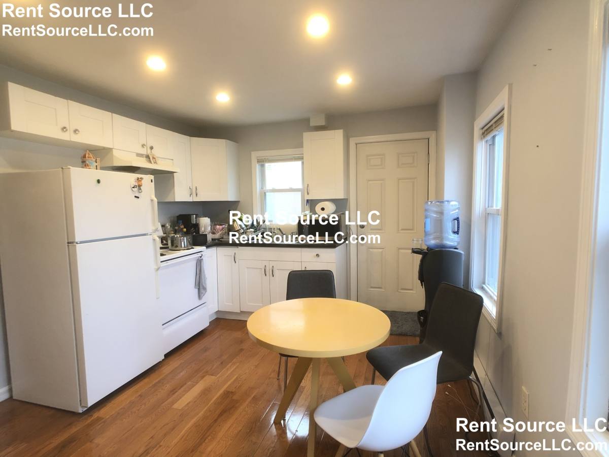 House for rent at 5 8th St #3, Cambridge, MA 02141