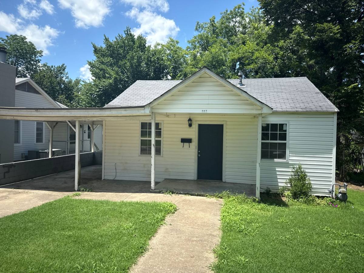 House for rent at 307 N 19th St, Van Buren, AR 72956
