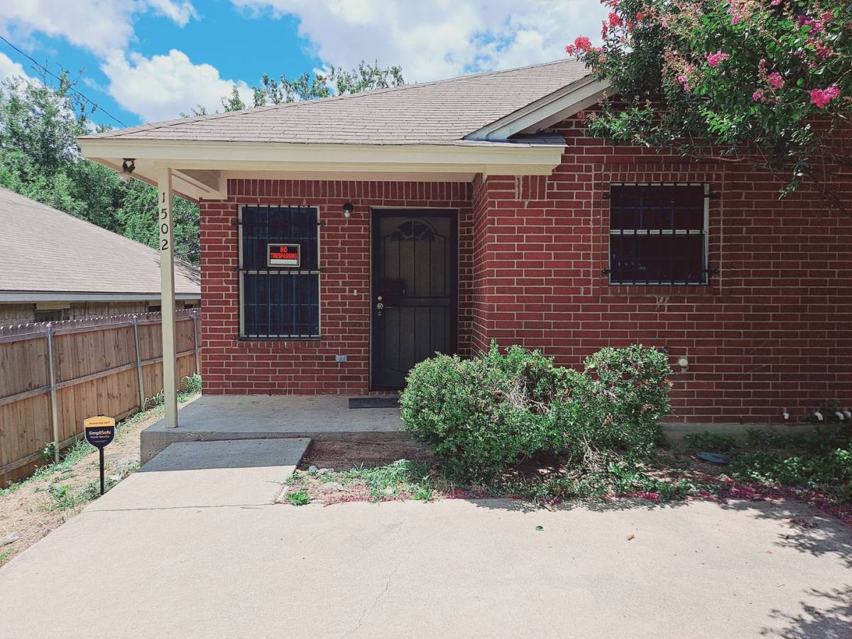 Apartment for rent at 1500-1502 E Mulkey St, Fort Worth, TX 76104