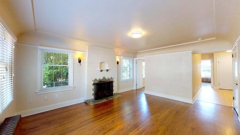 Apartment for rent at 5026 22nd Ave NE #4, Seattle, WA 98105
