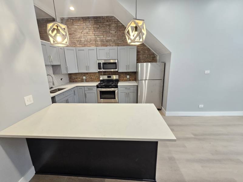Apartment for rent at 2644 W Pratt #1, Chicago, IL 60645