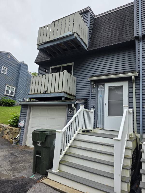 Townhouse for rent at 54 Adams St, Marlborough, MA 01752