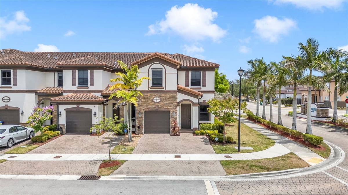 Townhouse for rent at 18401 NW 89th Court, Hialeah, FL 33018
