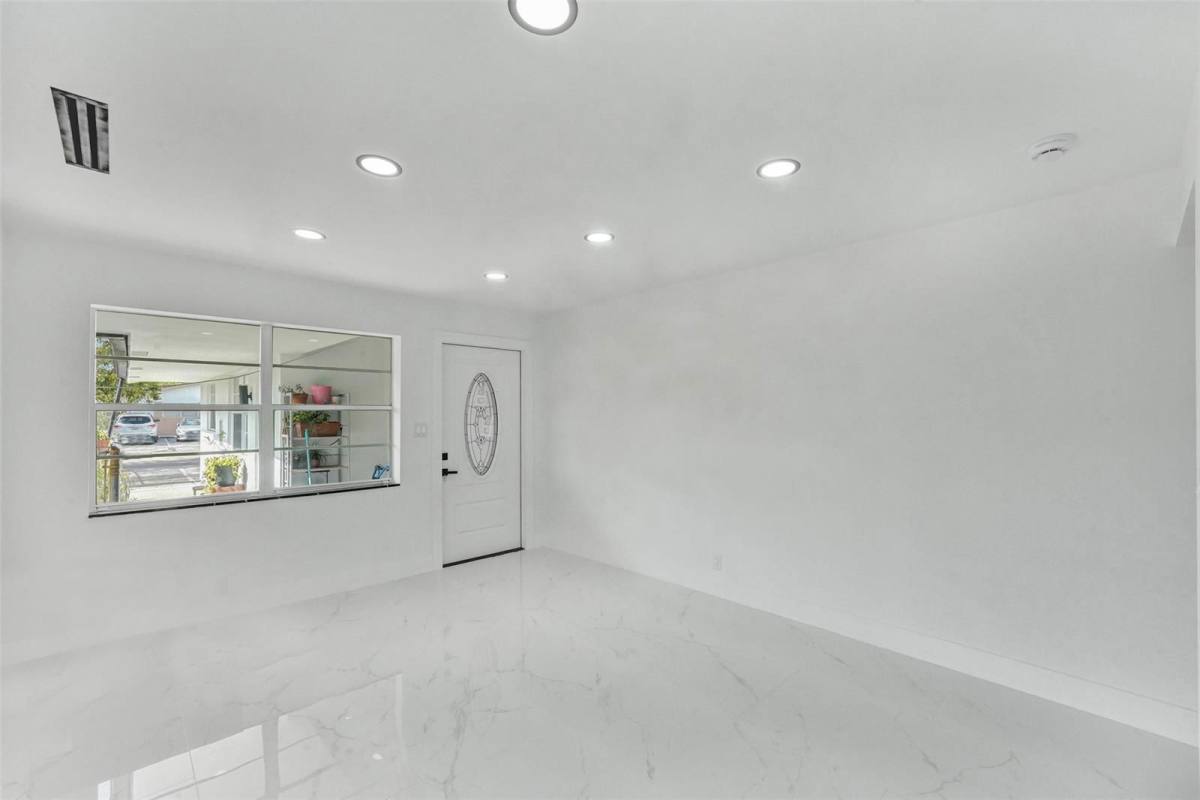 Apartment for rent at 5310 NW 16th St, Fort Lauderdale, FL 33313
