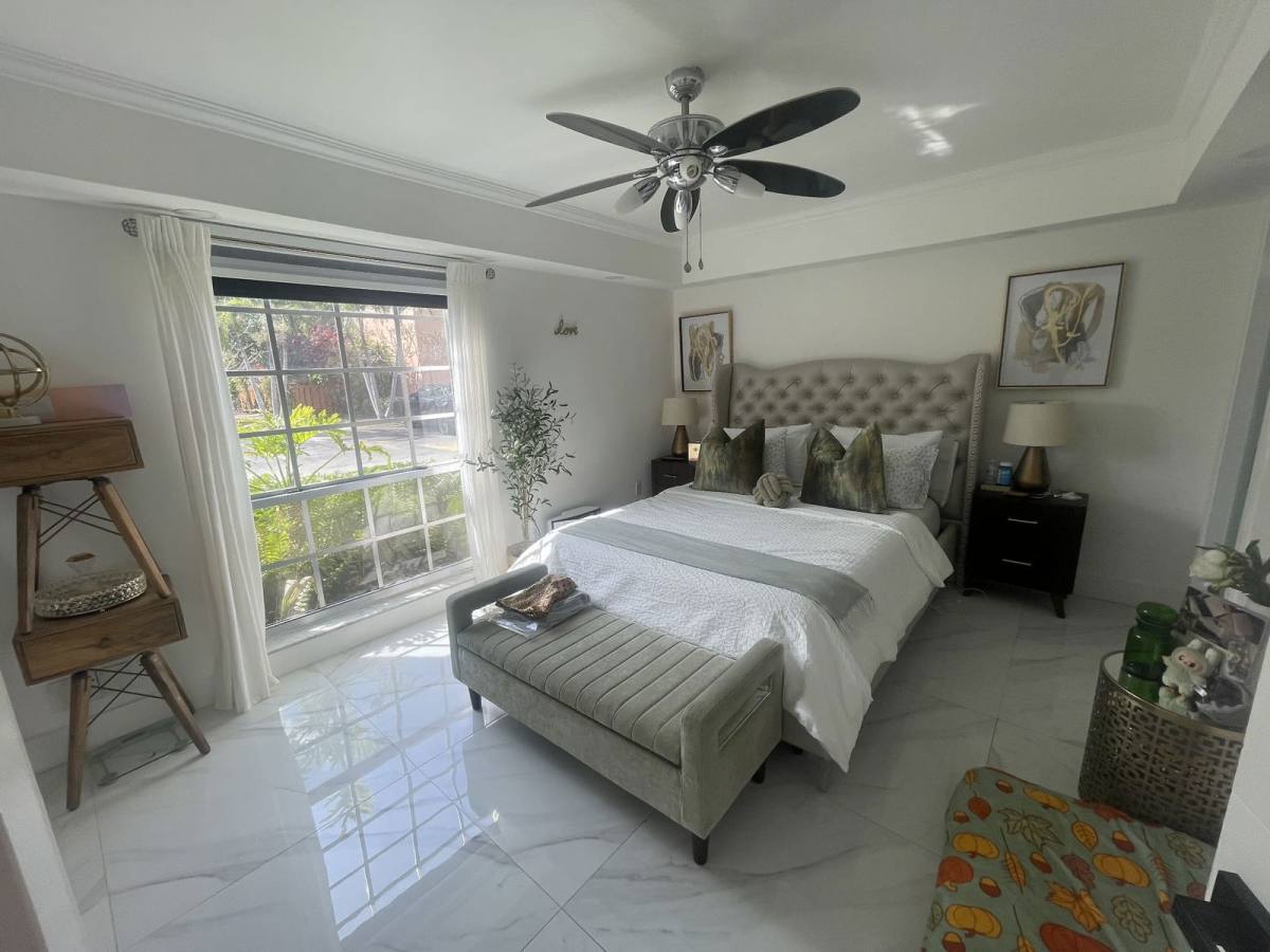 Apartment for rent at 7120 Fairway Dr, Hialeah, FL 33014