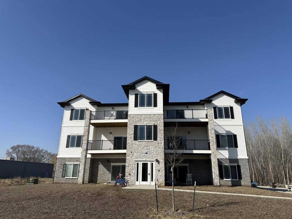 Apartment for rent at 605 E 1st St #104, Monticello, IA 52310