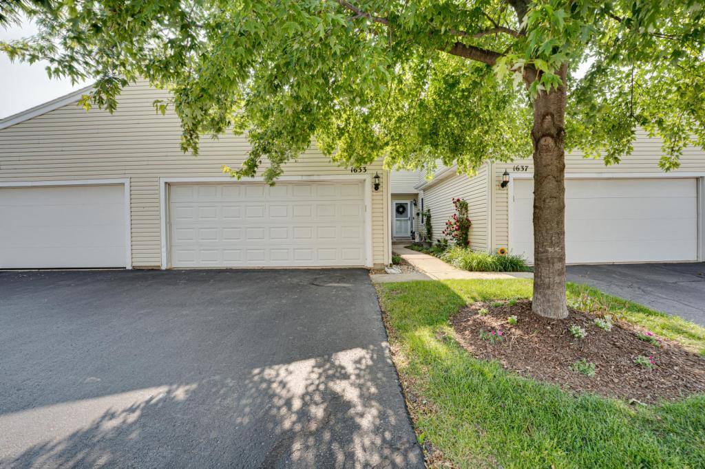 Townhouse for rent at 1633 Hilton Head Dr, Naperville, IL 60563