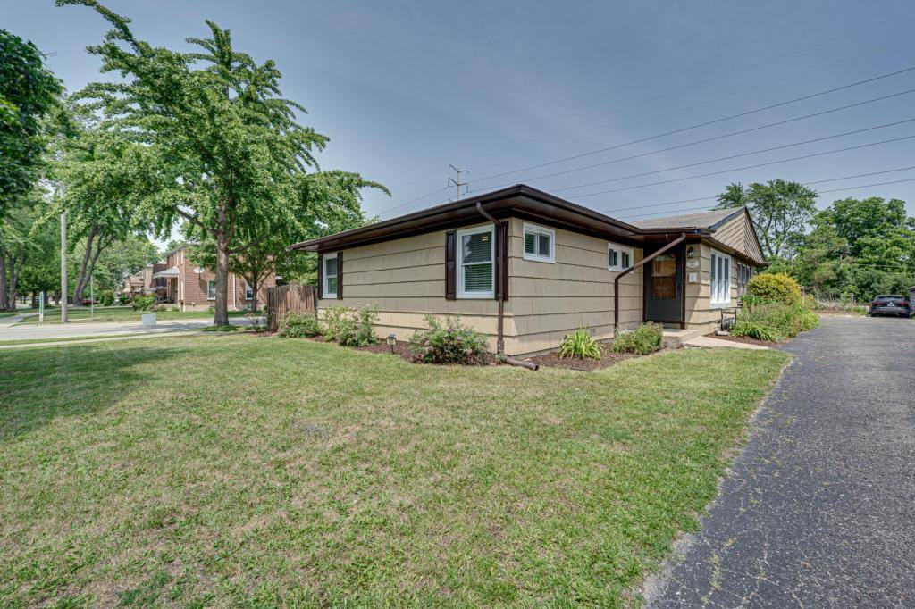 House for rent at 637 Barnsdale Rd, La Grange Park, IL 60526