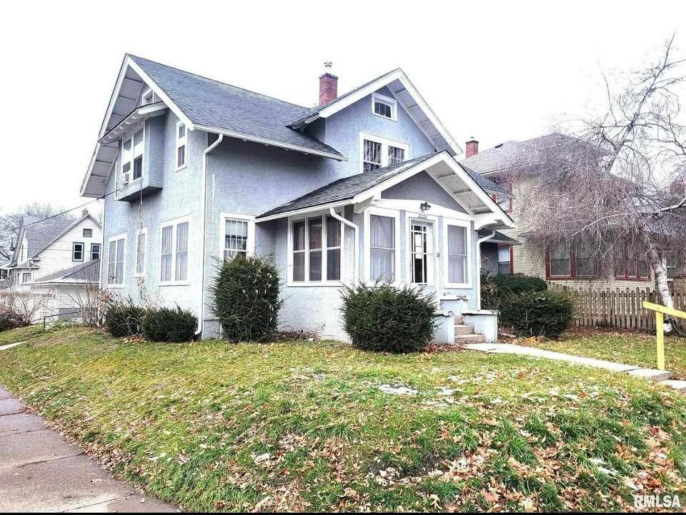 Apartment for rent at 2702 Leclaire St, Davenport, IA 52803