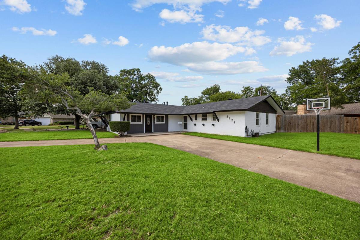 House for rent at 2227 Greenbrier Dr, Irving, TX 75060