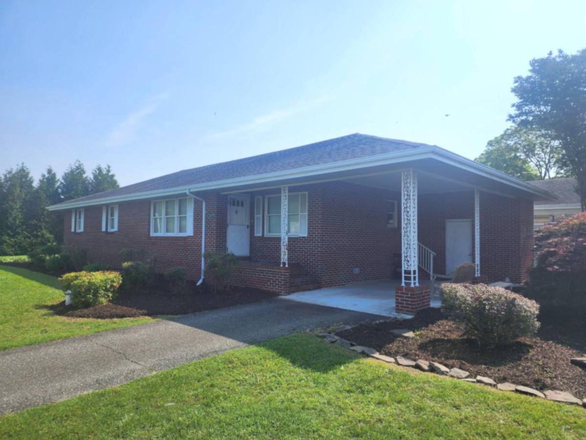 House for rent at 30317 Marva Rd, New Church, VA 23415