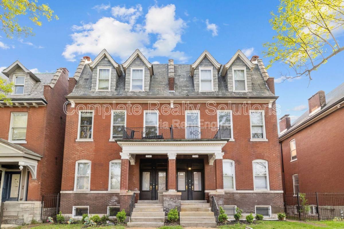 2042 Russell Blvd #2F, Saint Louis, MO 63104