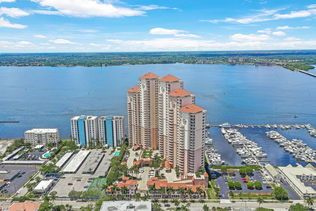 Condo for rent at 2090 W First St #J2410, Fort Myers, FL 33901