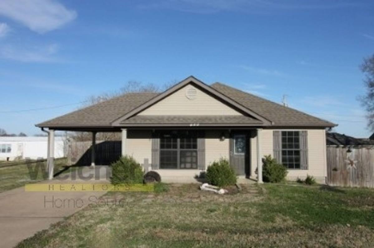 House for rent at 704 N 4th St, Marmaduke, AR 72443