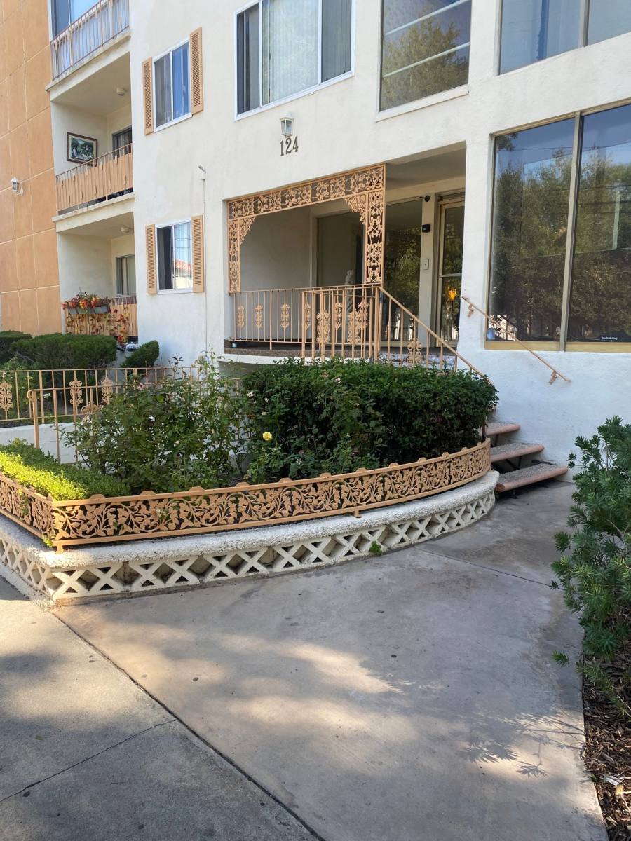 Apartment for rent at 124 N Adams St, Glendale, CA 91206