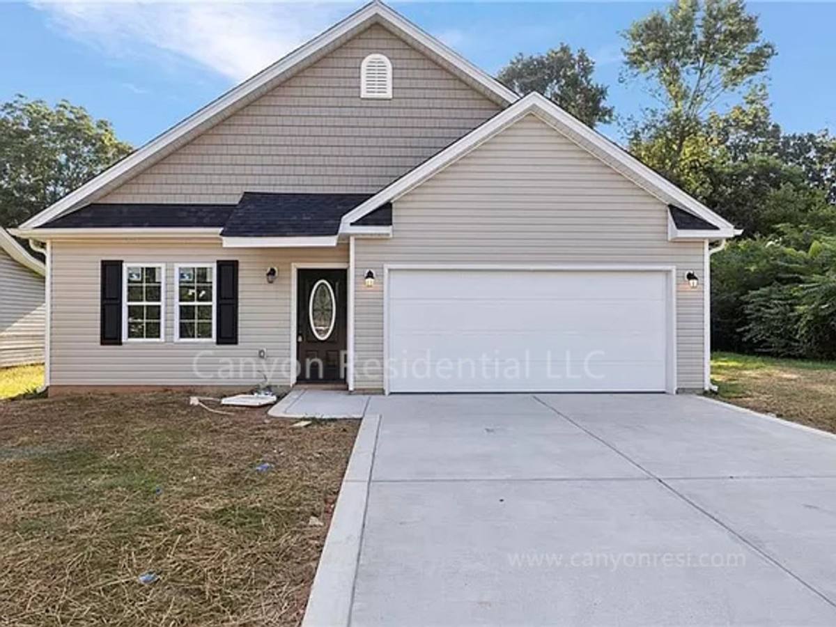 House for rent at 1725 Peachtree St, Winston Salem, NC 27107