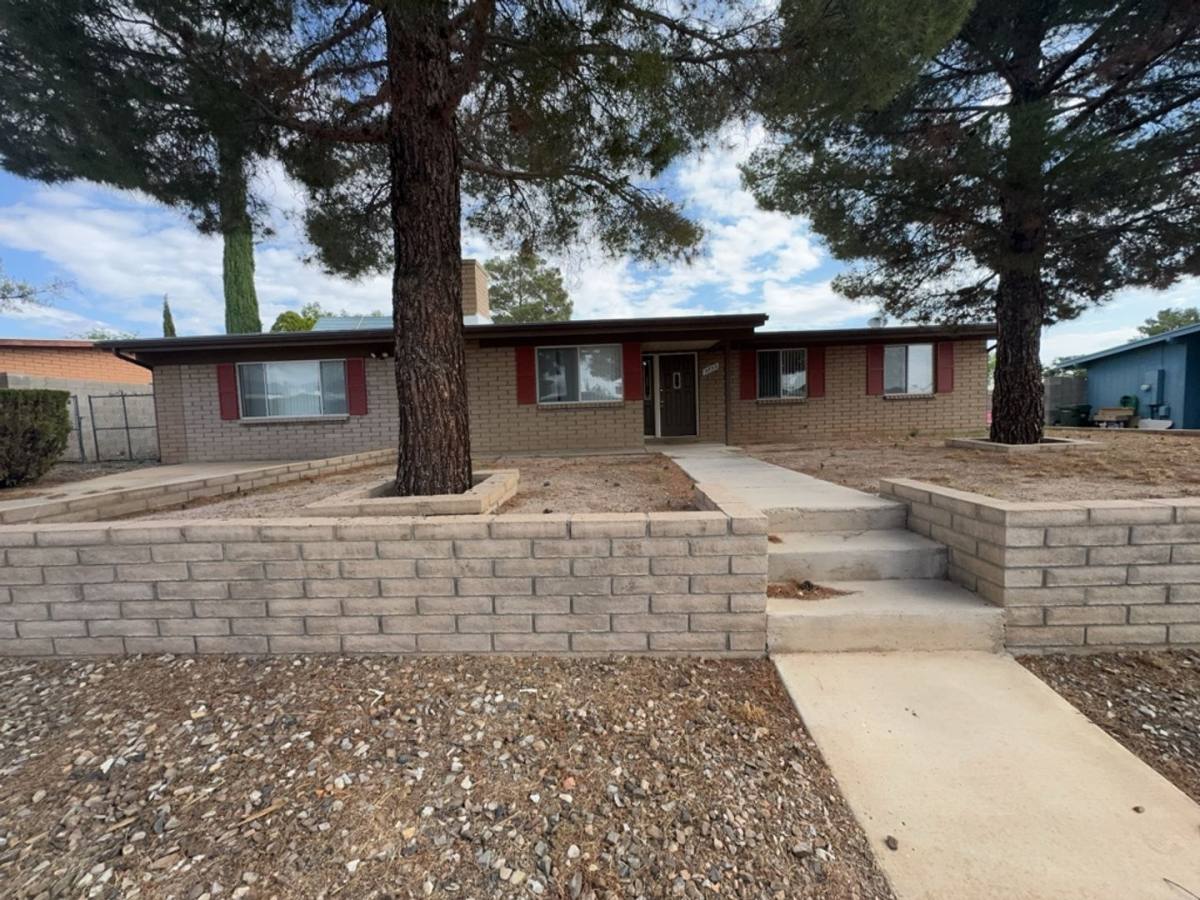 House for rent at 3733 Sparrow Dr, Sierra Vista, AZ 85635