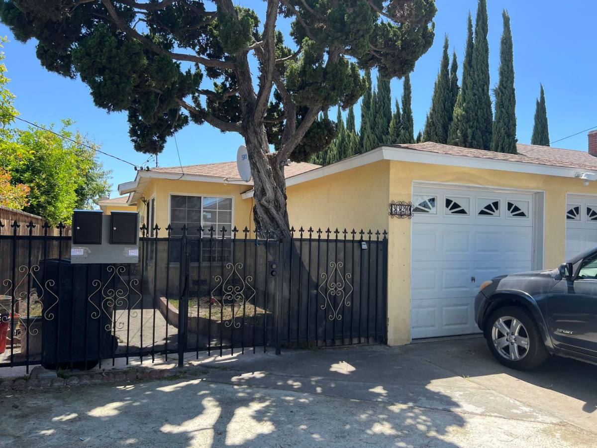 Apartment for rent at 3320 W 112th St, Inglewood, CA 90303