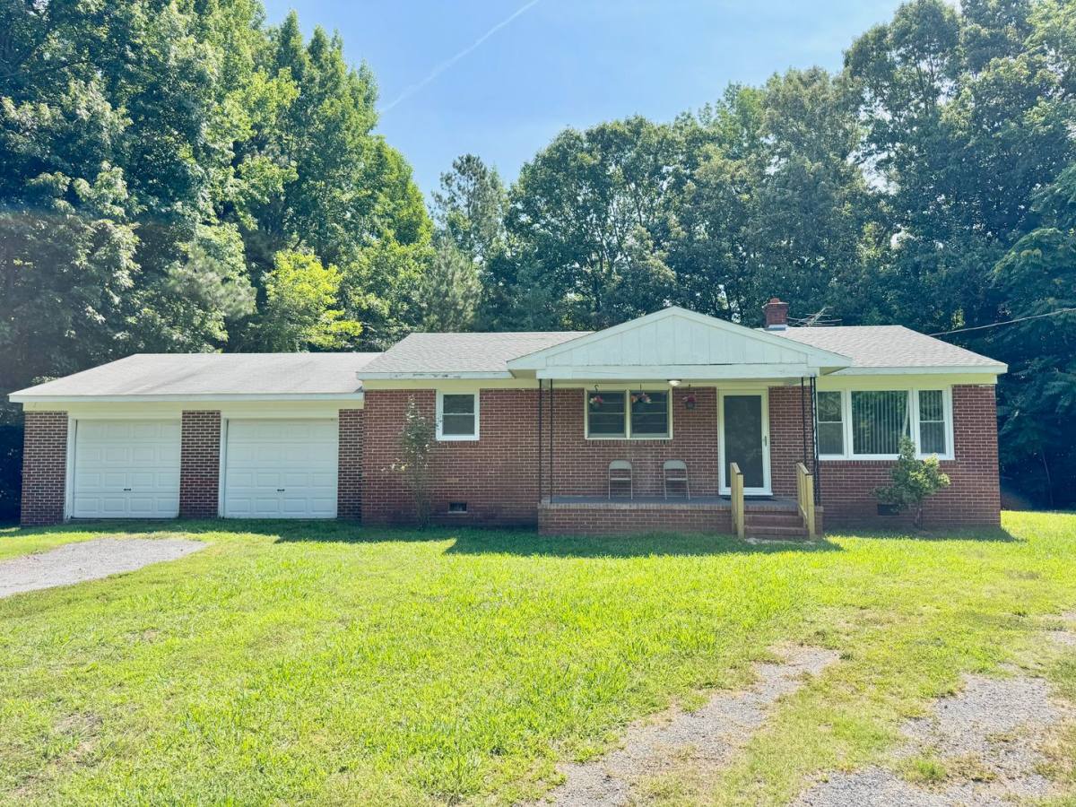 House for rent at 615 Old Indian Rd, Brodnax, VA 23920