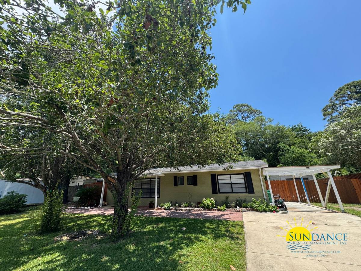 House for rent at 210 Anderson Dr, Mary Esther, FL 32569