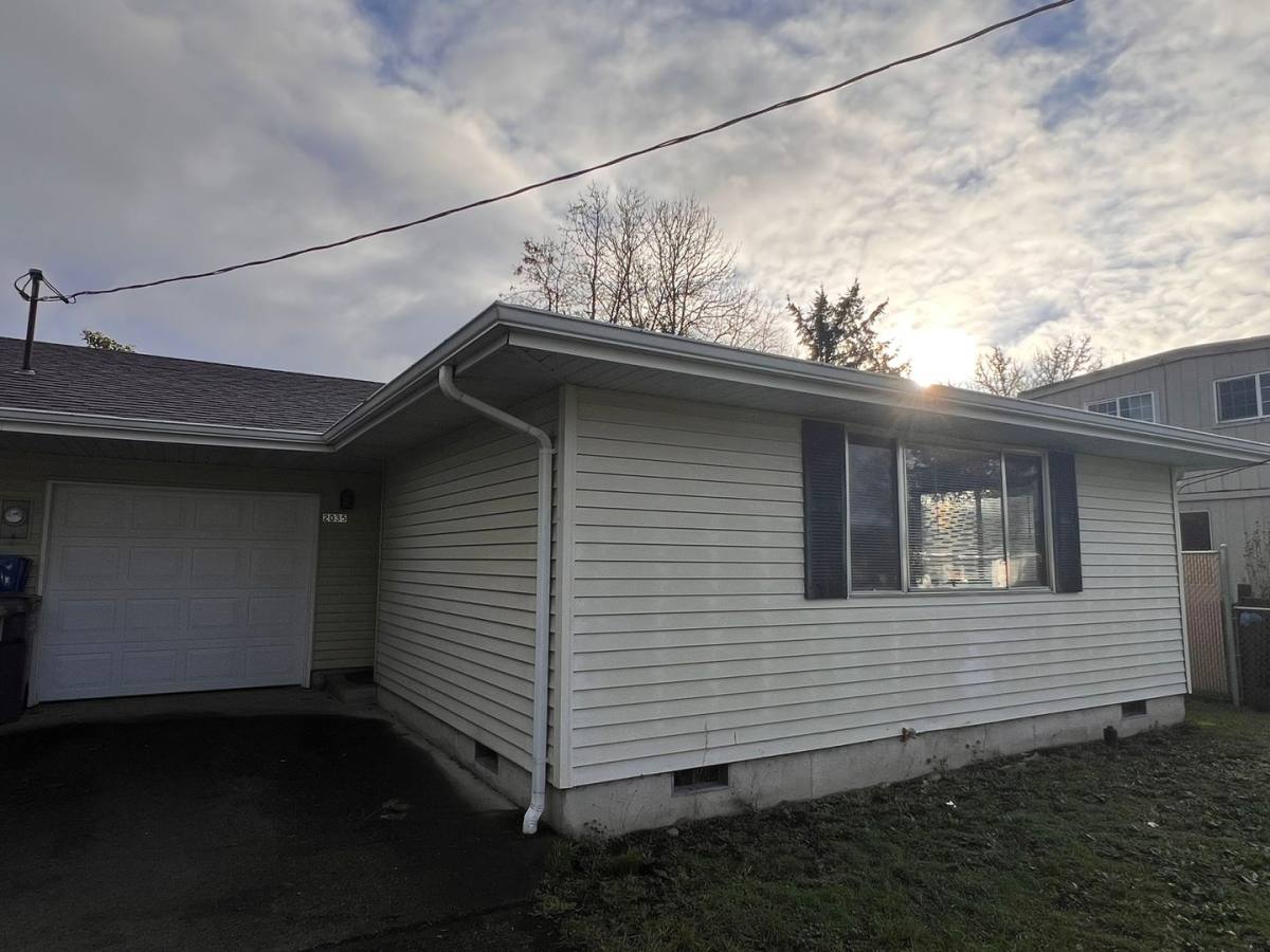 Apartment for rent at 2025 & 2035 5th St, Lebanon, OR 97355