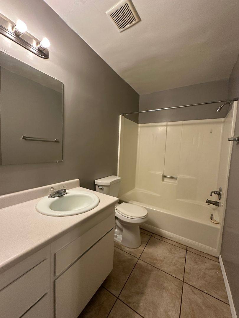 Apartment for rent at 433 Louisiana Blvd SE, Albuquerque, NM 87108