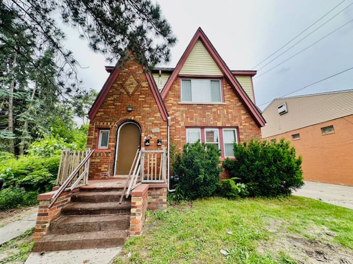 Apartment for rent at 15895 Cloverlawn, Detroit, MI 48238