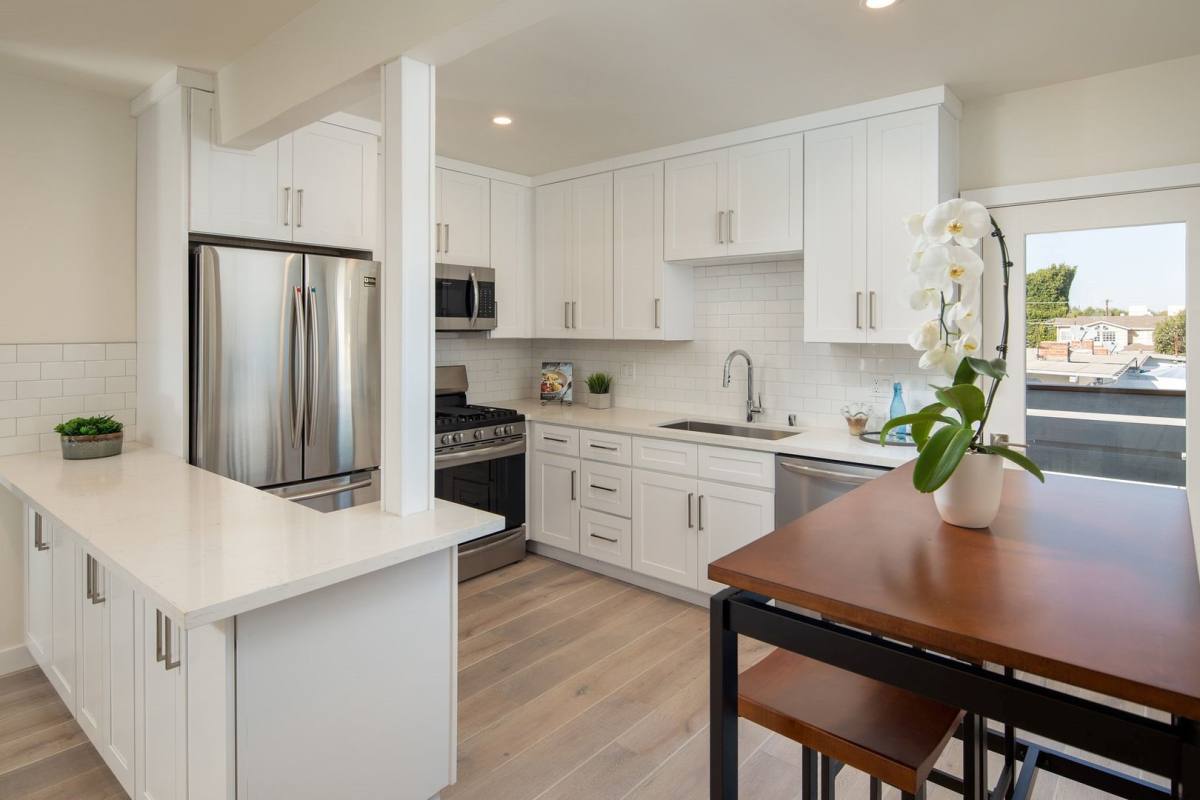 Apartment for rent at 715 S Prospect Ave, Manhattan Beach, CA 90266