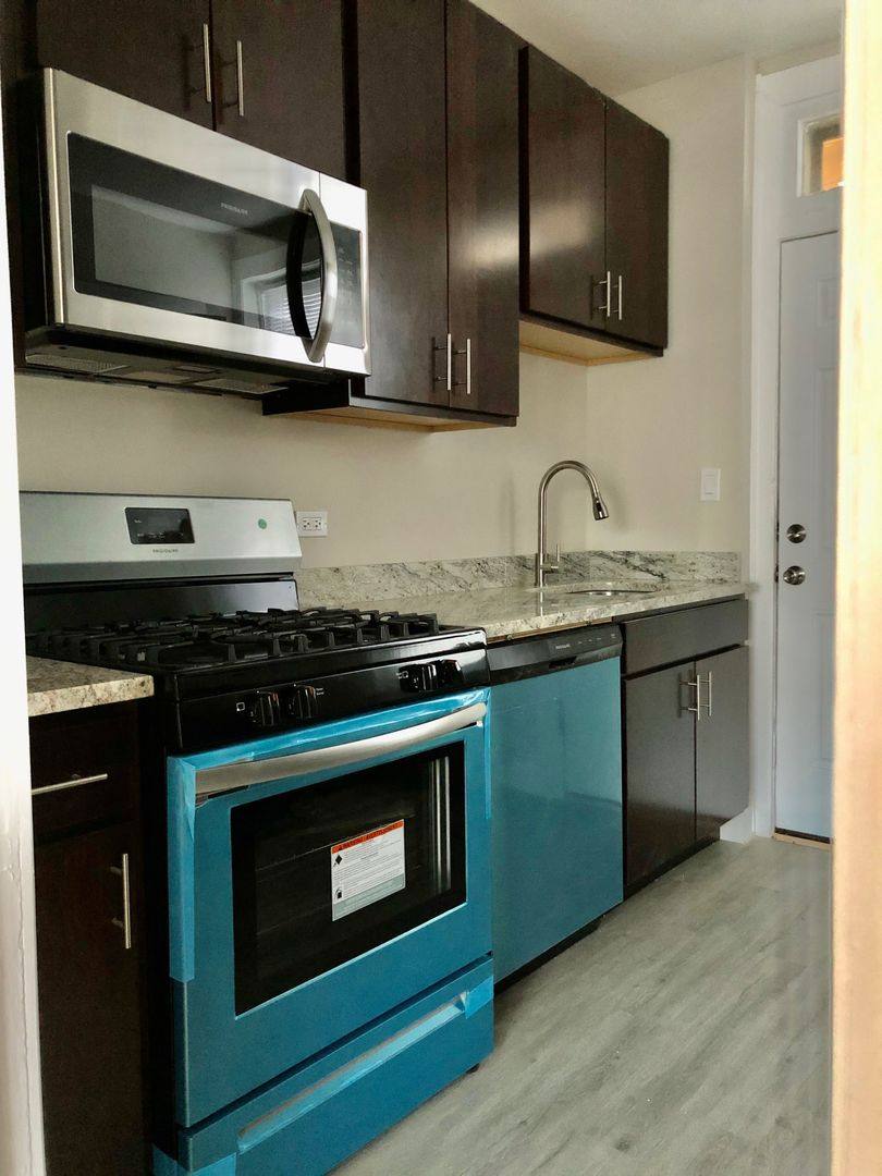Apartment for rent at 2933-35 N Hamlin Ave, Chicago, IL 60618