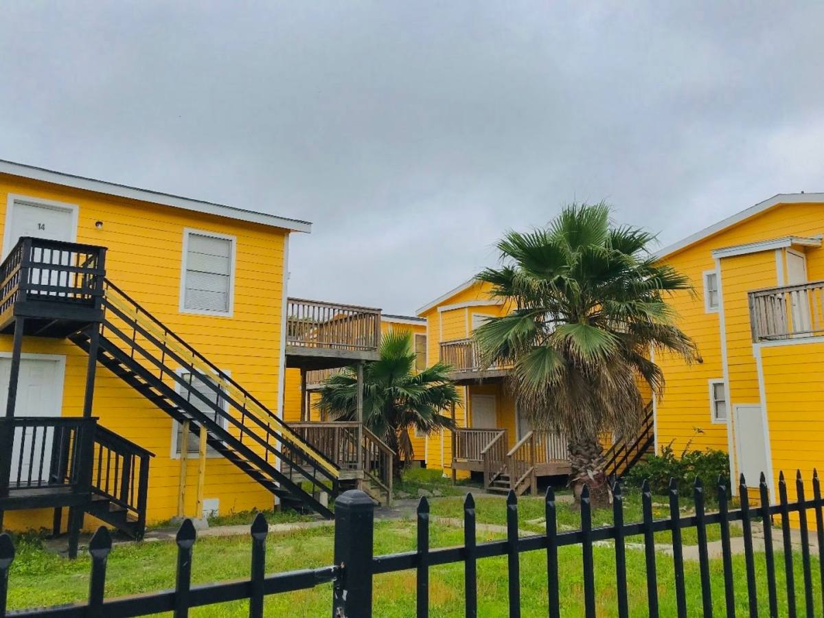 Apartment for rent at 2711 Ave K, Galveston, TX 77550