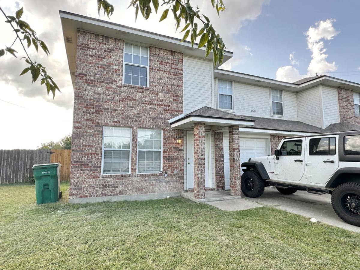 Townhouse for rent at 2310 Wildewood Dr, Harker Heights, TX 76548