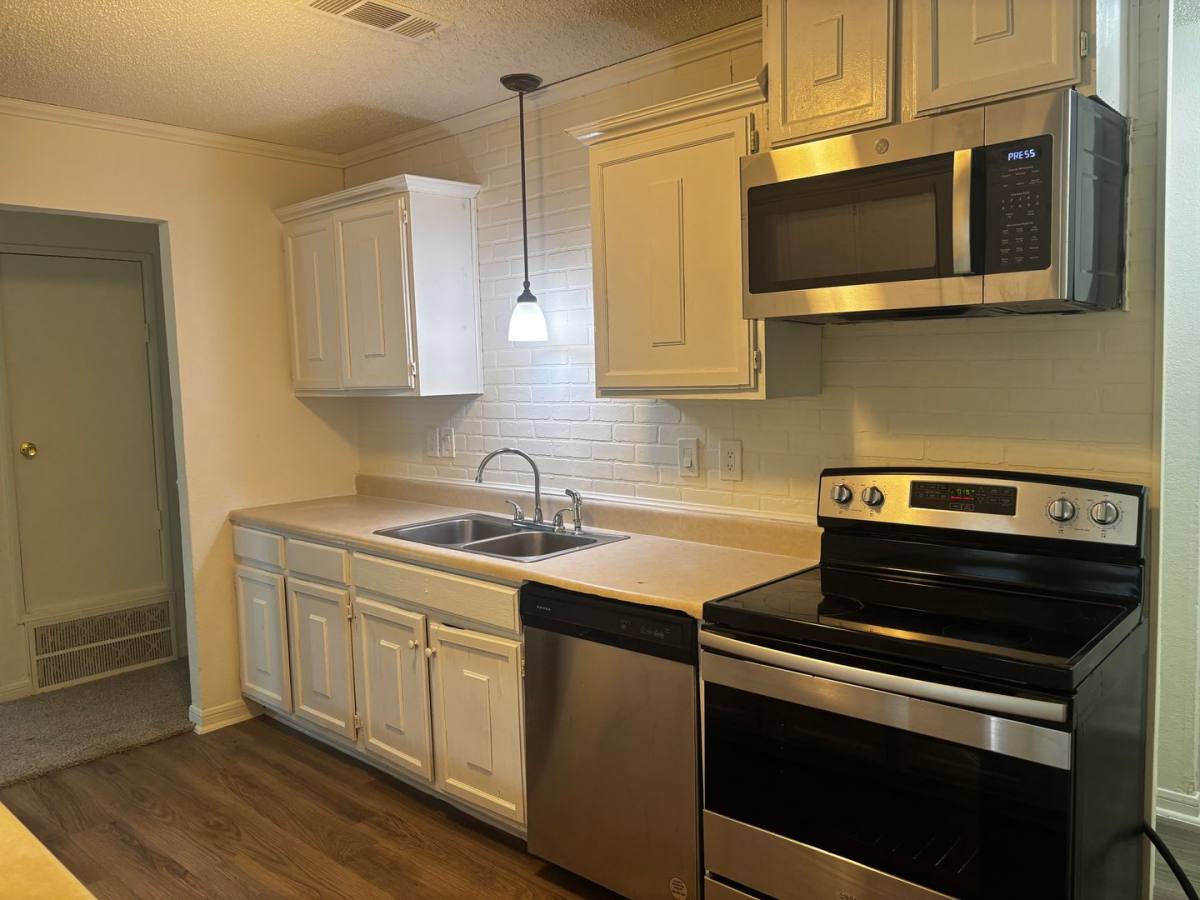 Townhouse for rent at 739 Vicki Dr, Huntsville, TX 77340