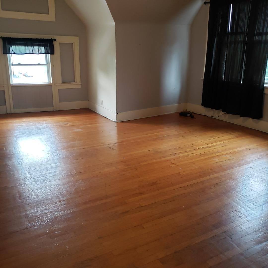 Apartment for rent at 637 E 15th St, Davenport, IA 52803