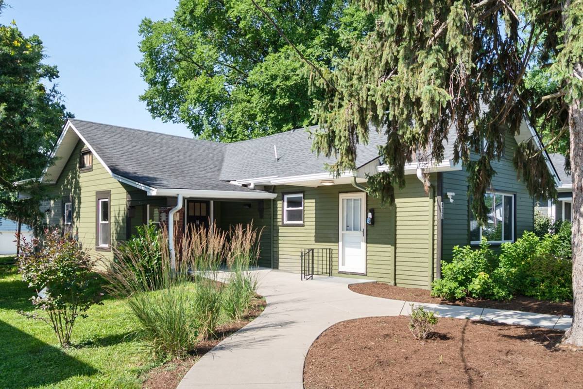 Apartment for rent at 438 W Stansifer Ave, Clarksville, IN 47129