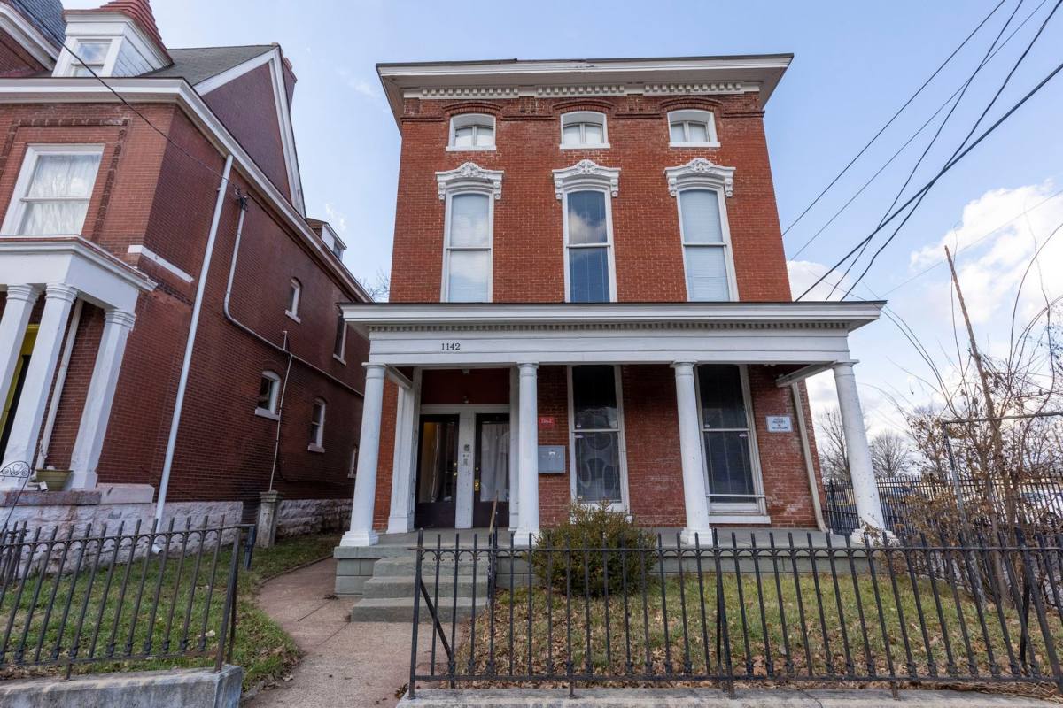 Apartment for rent at 1142 S 6th St, Louisville, KY 40203