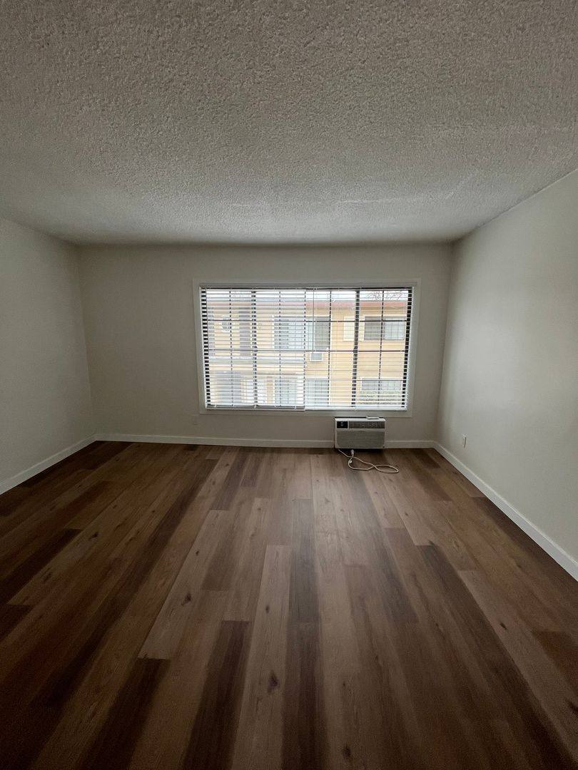 Apartment for rent at 425-431 N Holliston Ave, Pasadena, CA 91106