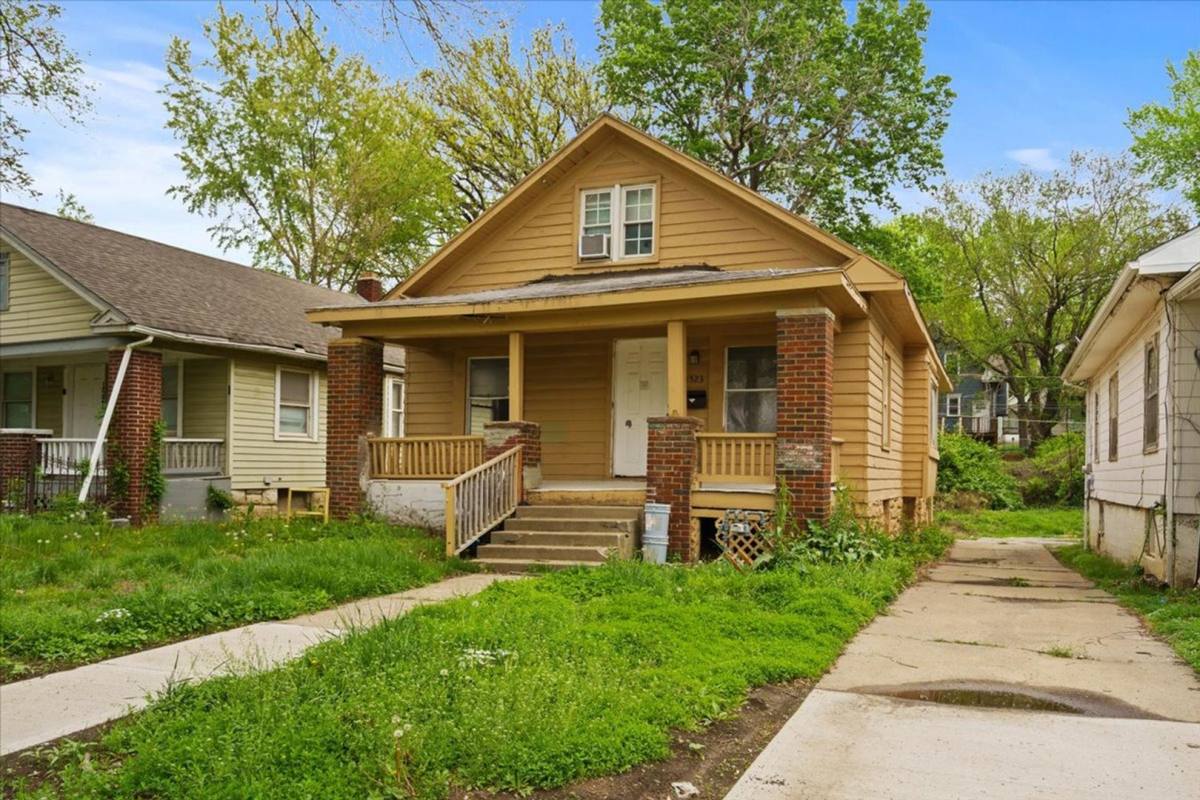 House for rent at 1523 Lawn Ave, Kansas City, MO 64127