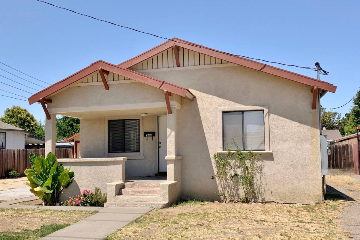 House for rent at 960 E St, Hollister, CA 95023