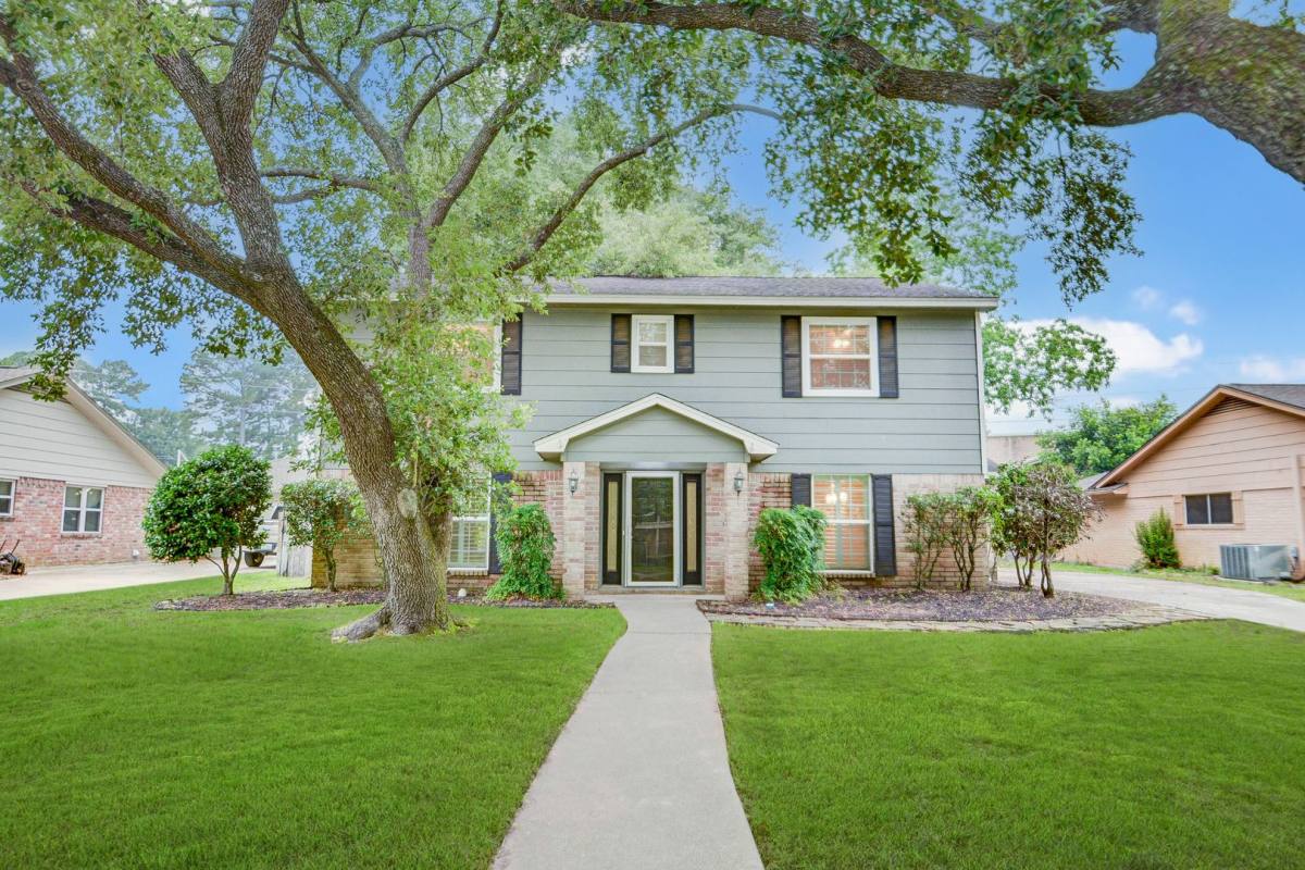 House for rent at 13915 Charlynn Oaks Dr, Houston, TX 77070