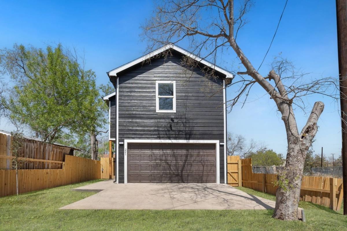 House for rent at 221 Roberts St, San Antonio, TX 78207