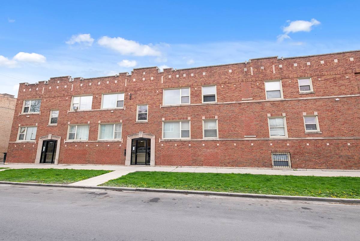 Apartment for rent at 6101-03 S Whipple St, Chicago, IL 60629