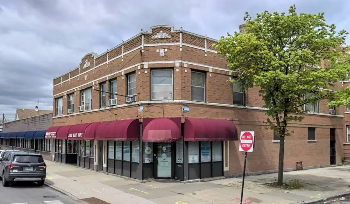 Apartment for rent at 2730-34 E 79th St 7848-50 S Burnham, Chicago, IL 60649