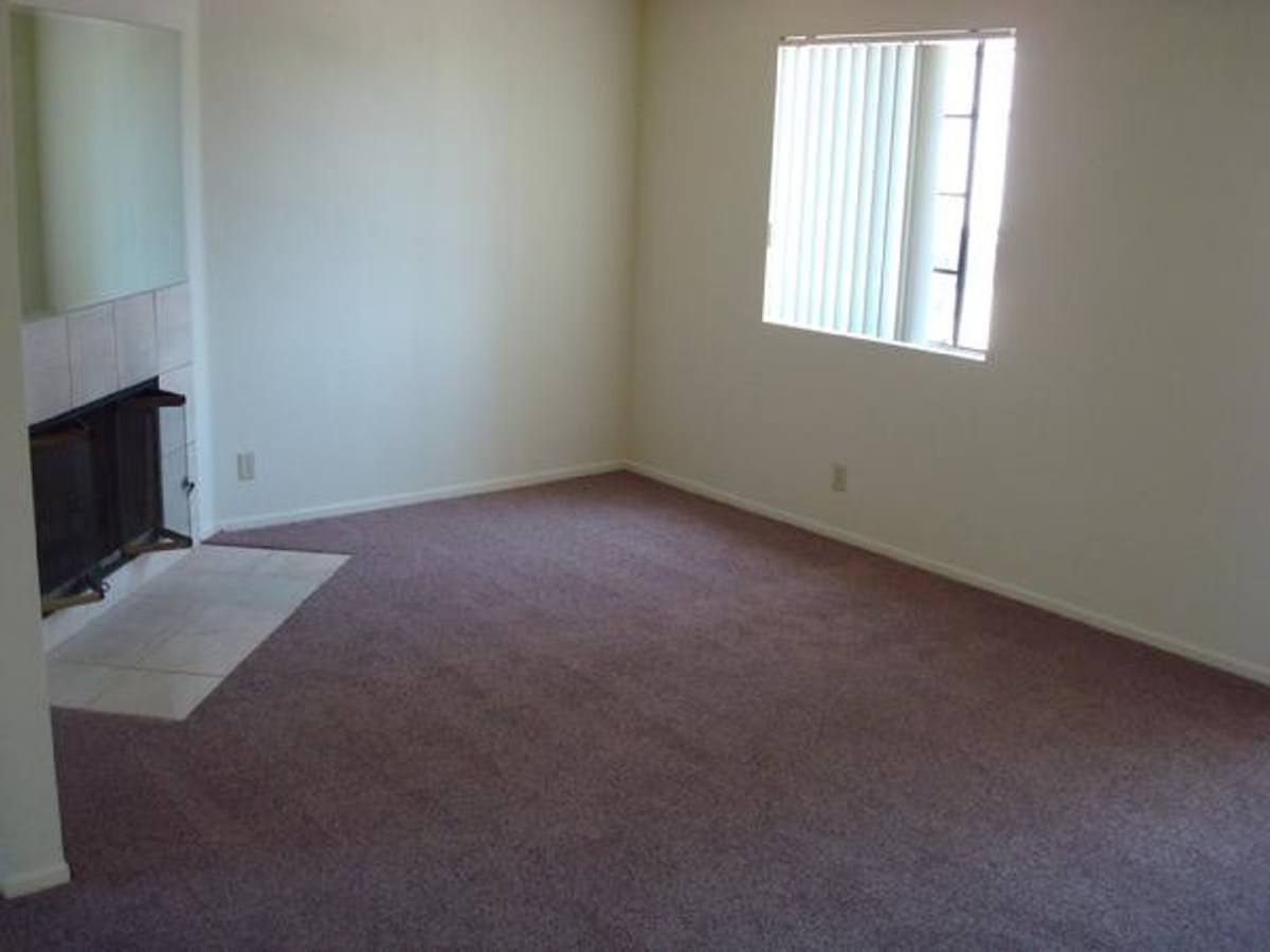 Apartment for rent at 14115-21 Kornblum Ave, Hawthorne, CA 90250
