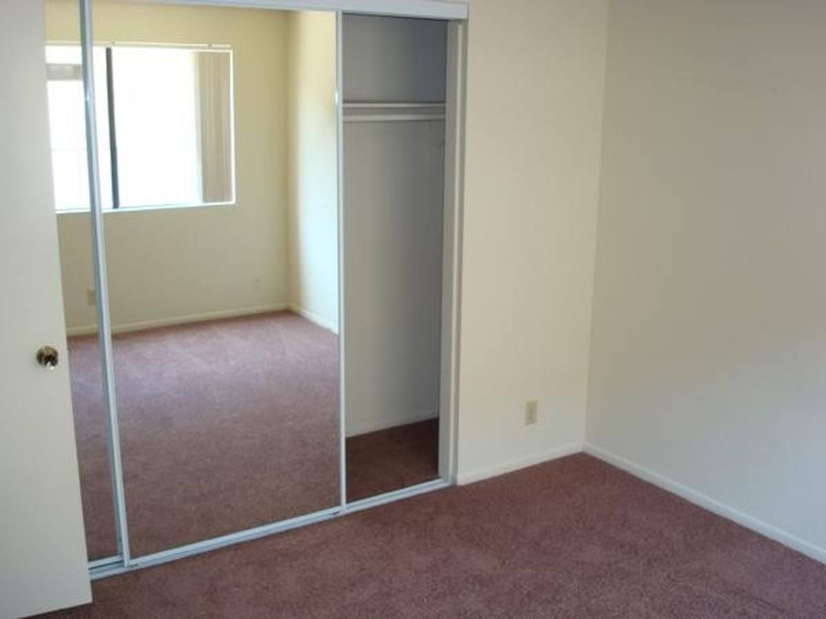 Apartment for rent at 14115-21 Kornblum Ave, Hawthorne, CA 90250